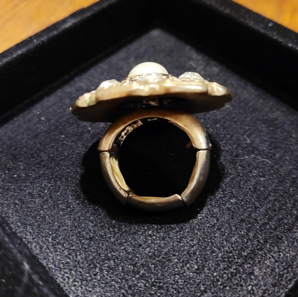 Dramatic Silver-colord, Pearl, Rhinestone Ring, size 7 with stretch band - Picture 2 of 3